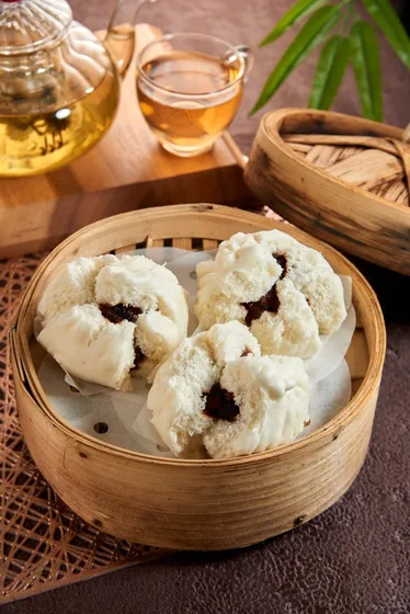 Bamboo steamer dim sum