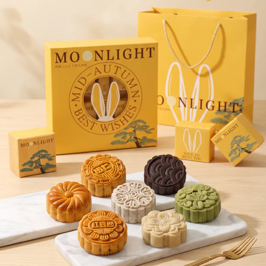 The Moonlight mooncake gift box and bag